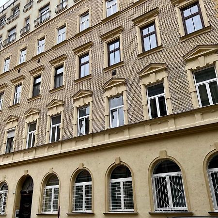 Akacfa 62 Dowtown 2Br Wifi+Ac Lejlighed Budapest Eksteriør billede