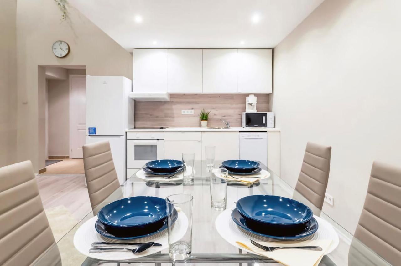 Akacfa 62 Dowtown 2Br Wifi+Ac Lejlighed Budapest Eksteriør billede